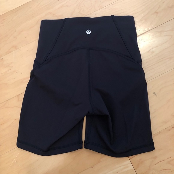 NWOT Lululemon bicycle shorts (sold out online) - Picture 7 of 8